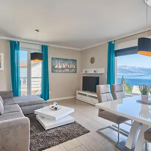 Moni's Place - Fresh Seaview Apartment