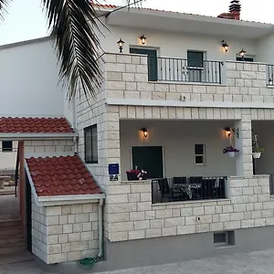 Apartmán San, Slatine